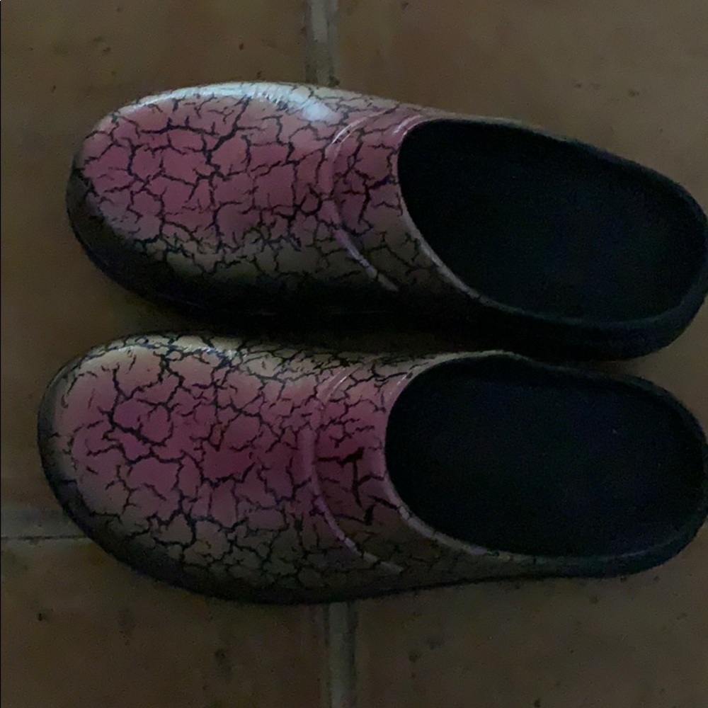 Oofos clogs